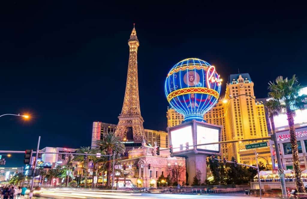 One of the most amazing free things to do in Vegas is to wandering around the Paris Hotel.