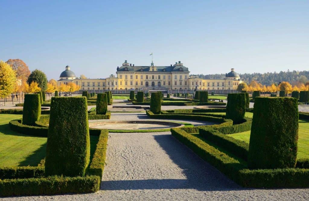 Beautiful gardens with immaculate architecture and a royal caste in the background
